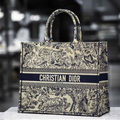 christian dior sac|christian dior tote bag details.